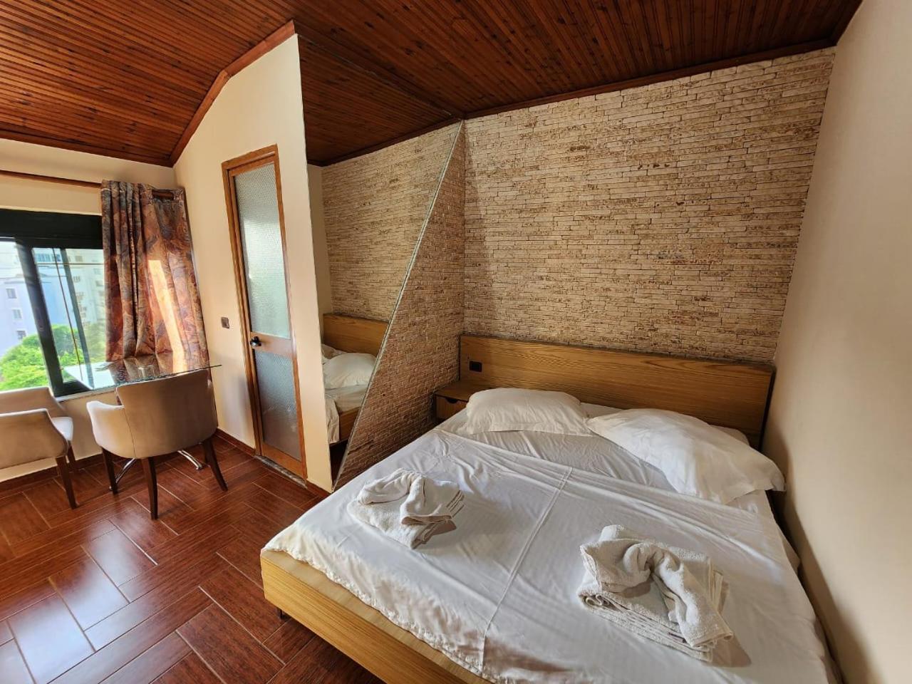 Hotel La Villa Tirana Exteriör bild