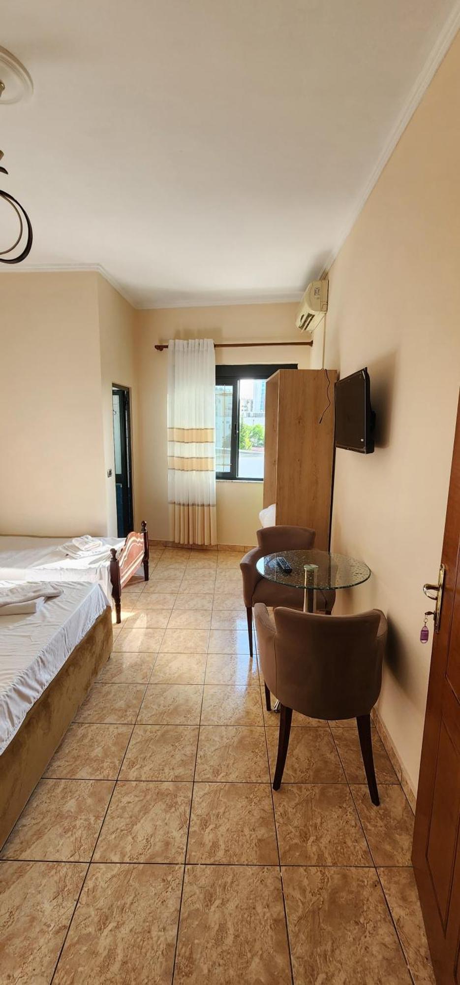 Hotel La Villa Tirana Exteriör bild