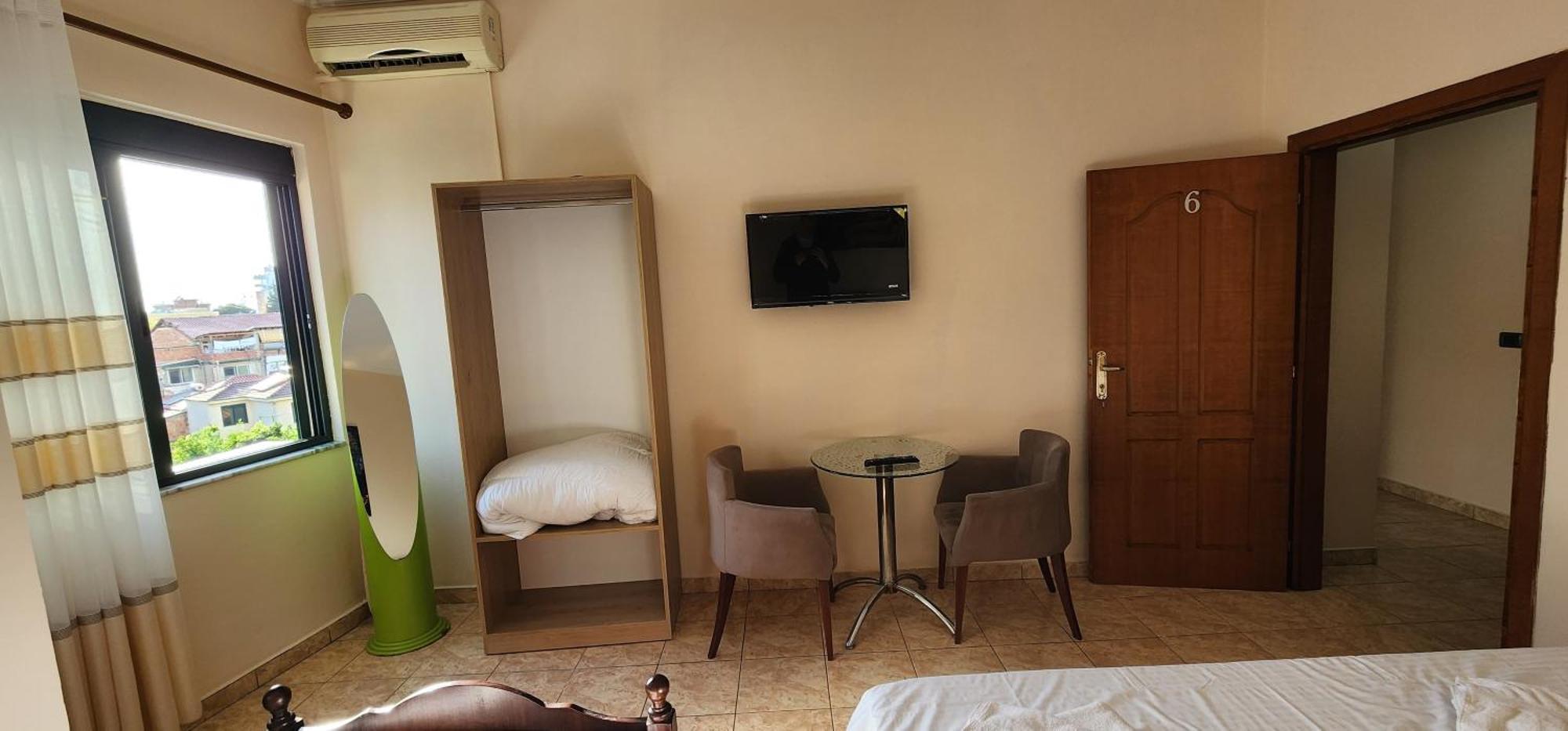 Hotel La Villa Tirana Exteriör bild