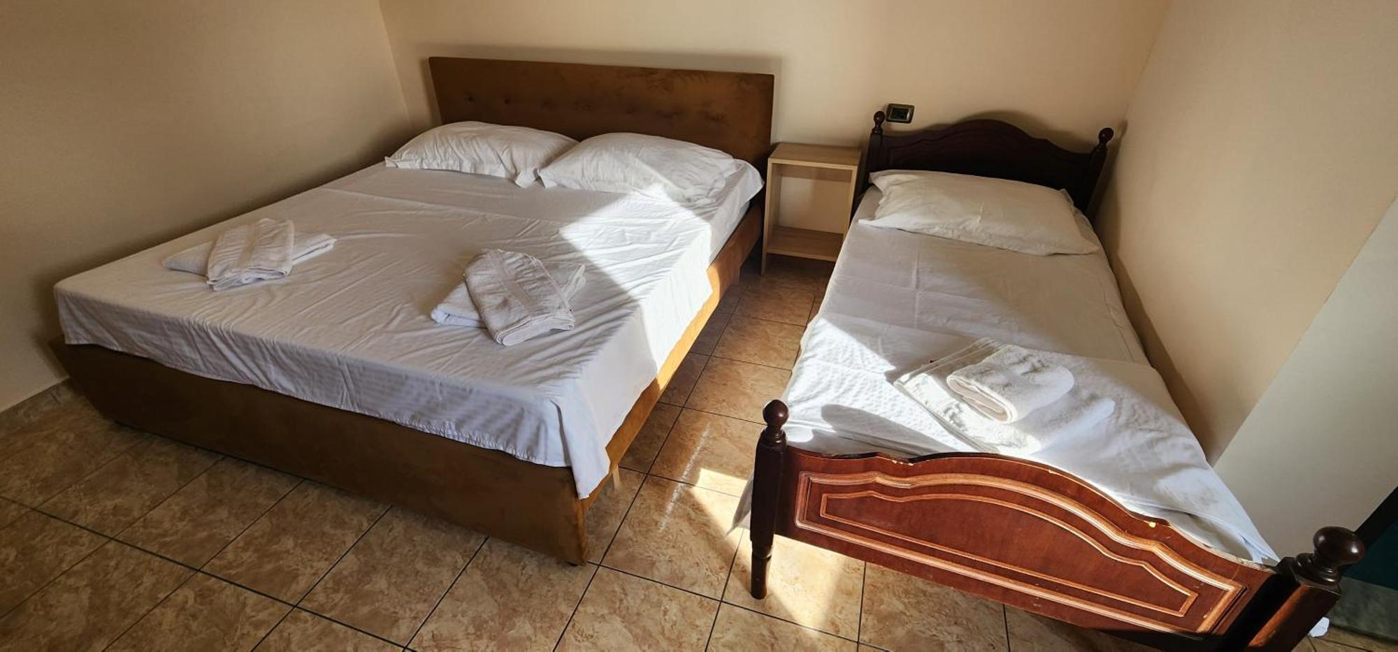 Hotel La Villa Tirana Exteriör bild