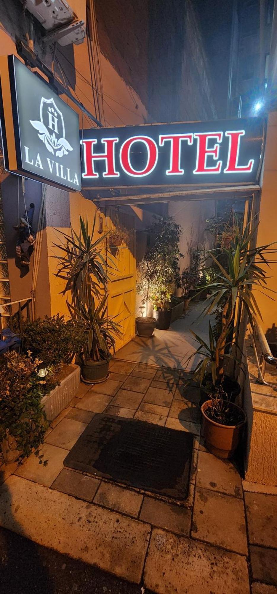 Hotel La Villa Tirana Exteriör bild