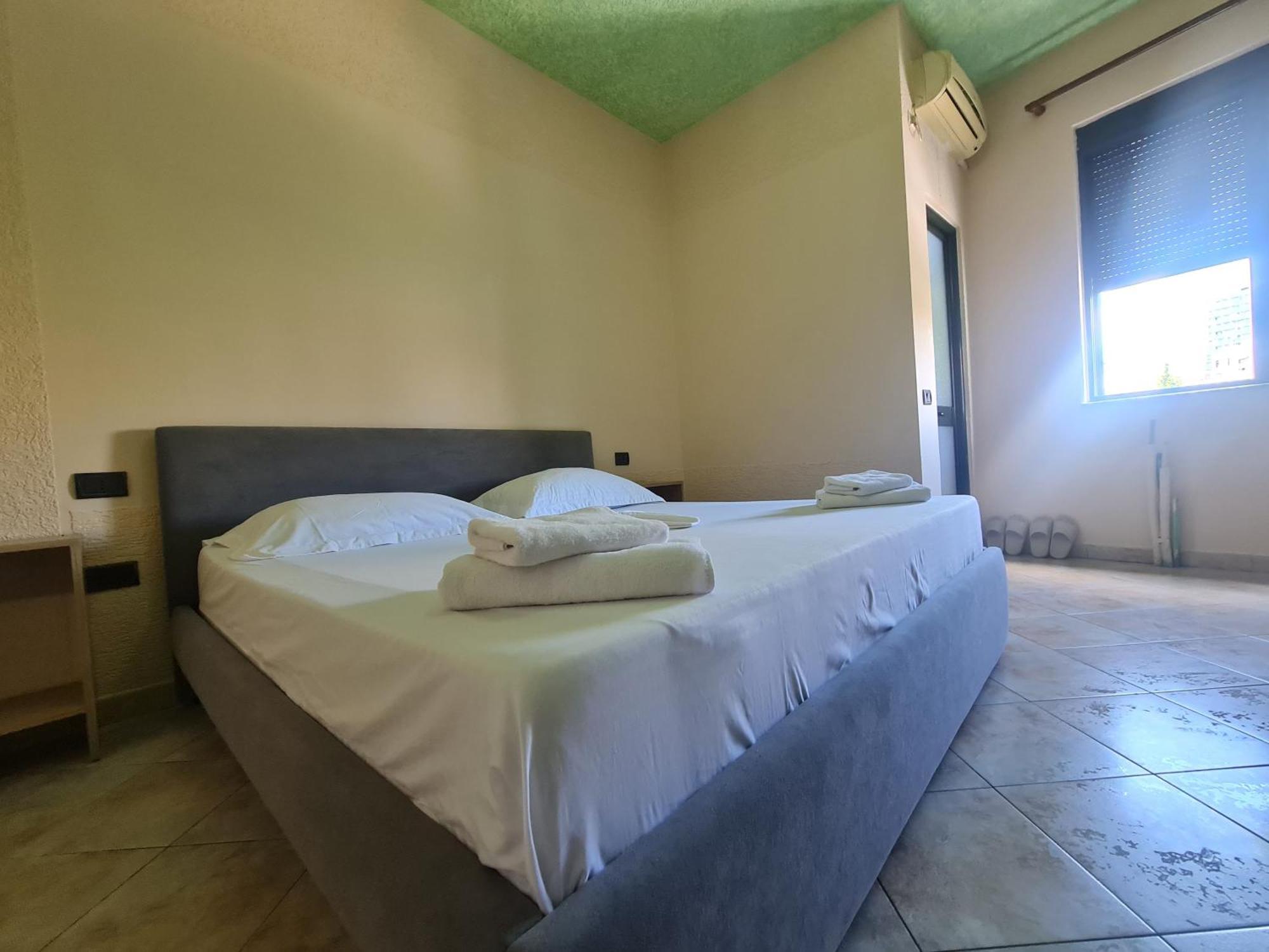 Hotel La Villa Tirana Exteriör bild