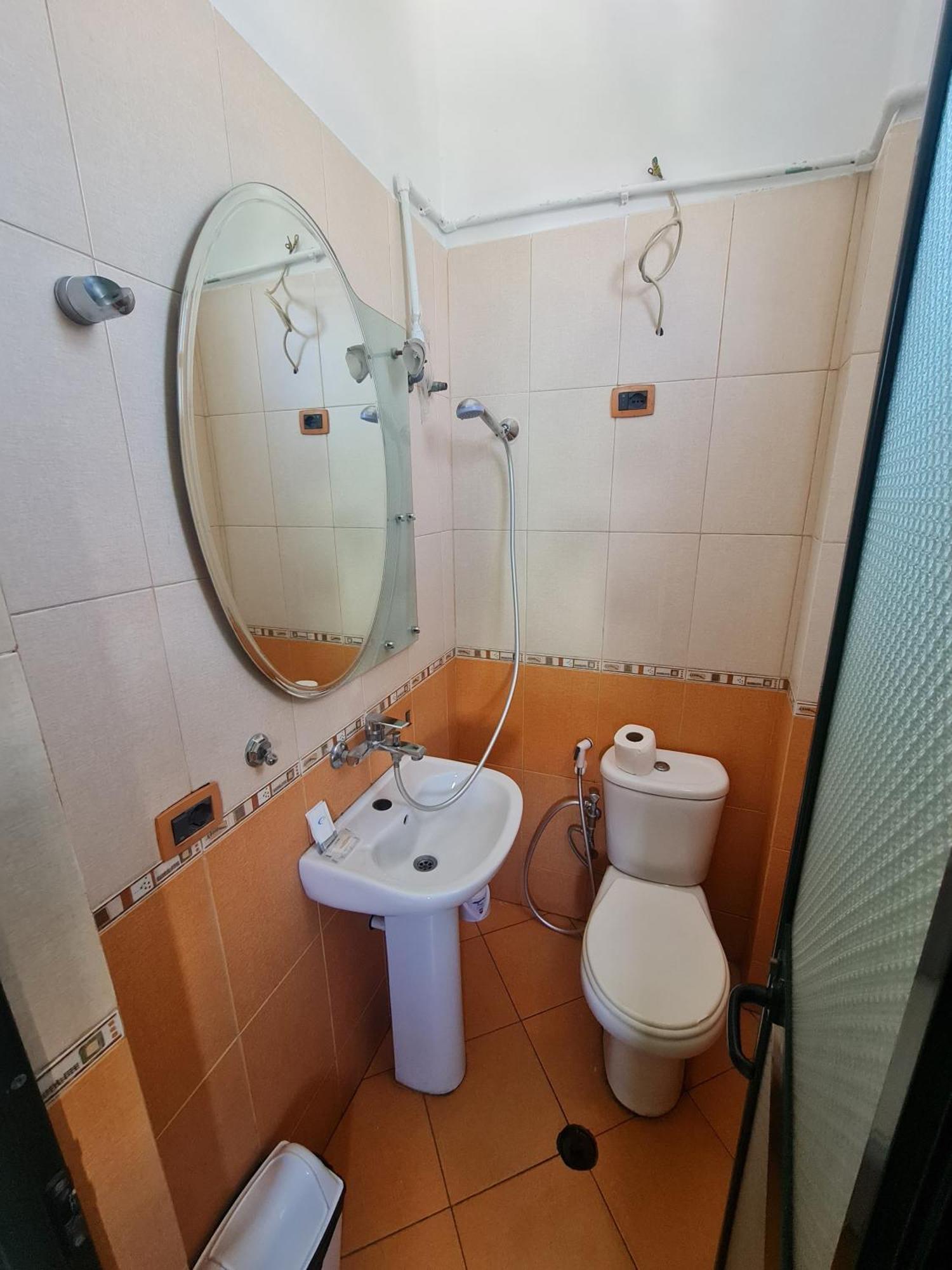 Hotel La Villa Tirana Exteriör bild