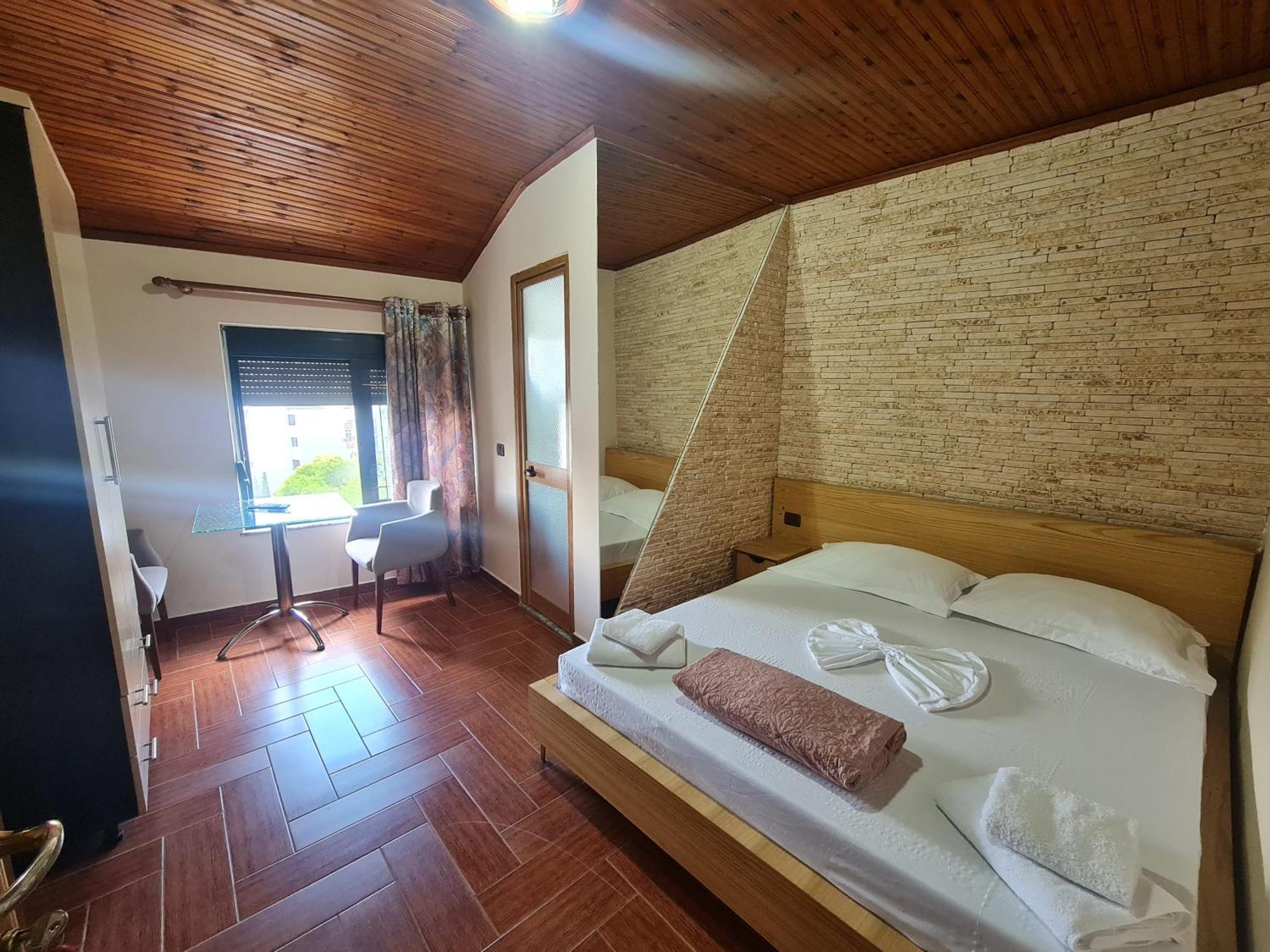 Hotel La Villa Tirana Exteriör bild