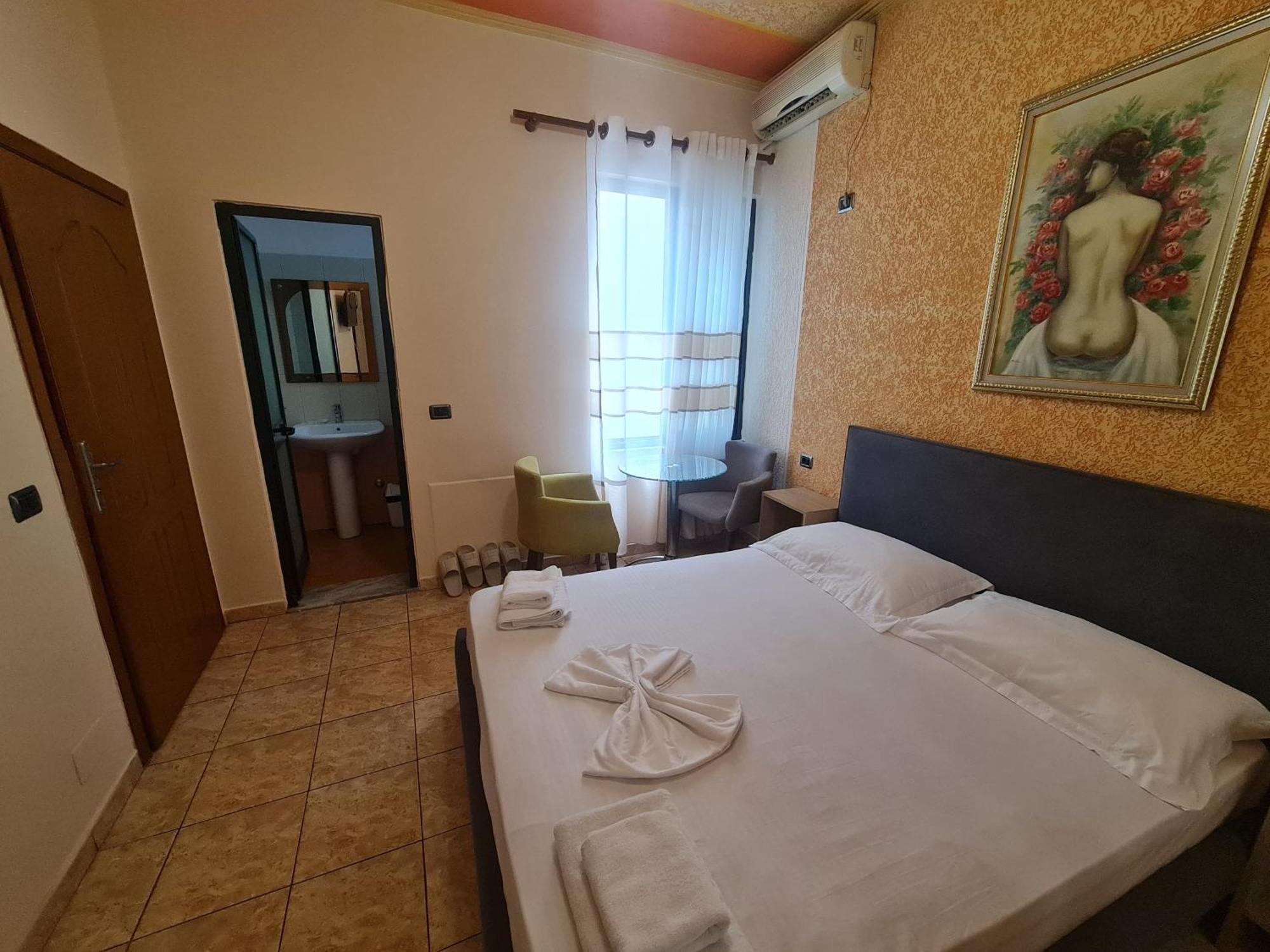 Hotel La Villa Tirana Exteriör bild